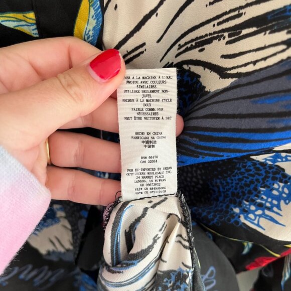 FREE PEOPLE Flowy Silk-like Blouse - Size XS - Picture 5 of 10